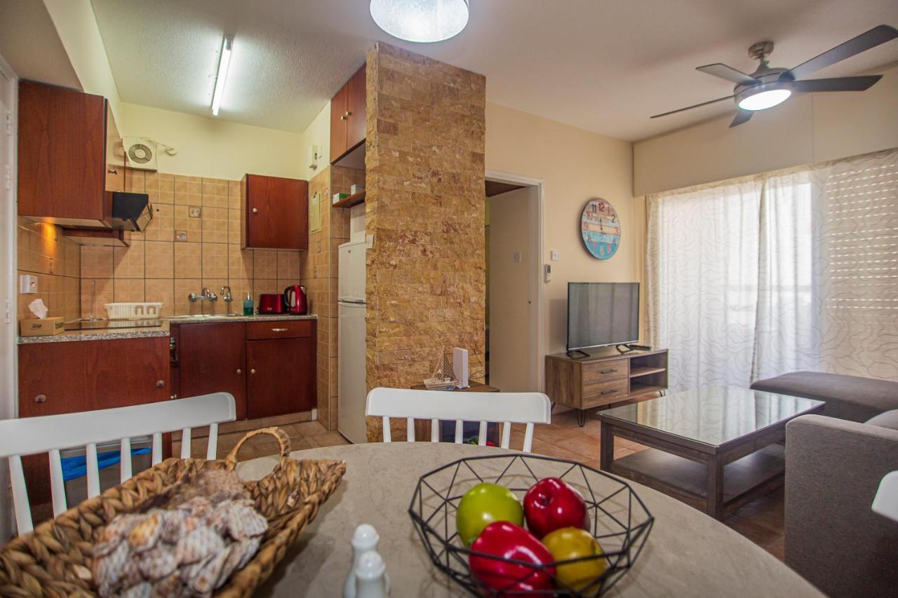 Central, By Sea, Seaview, Renovated 1 Bedroom Flat Larnaka Exterior foto