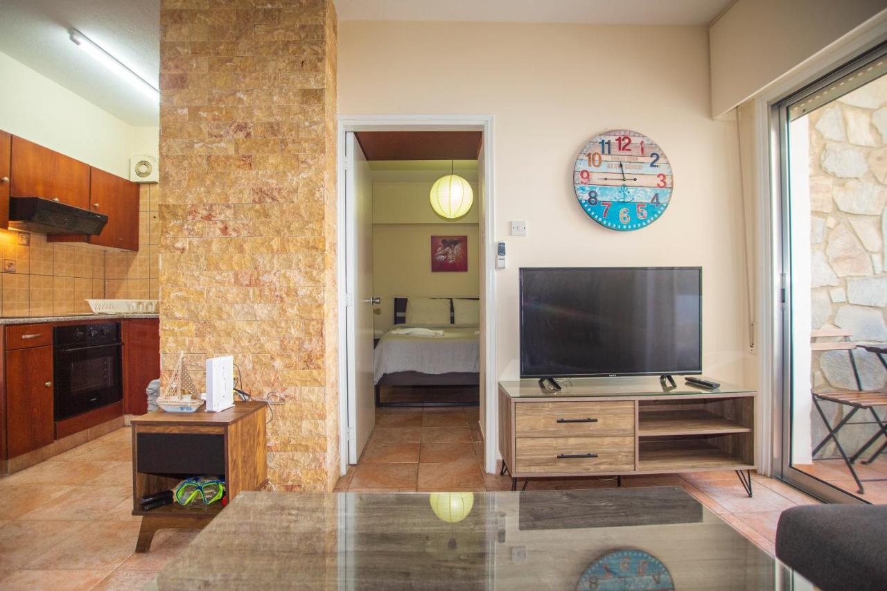 Central, By Sea, Seaview, Renovated 1 Bedroom Flat Larnaka Exterior foto